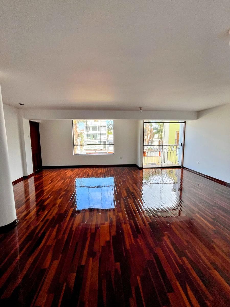 Departamento en Venta en Urb. Palmas del Golf Trujillo - 2