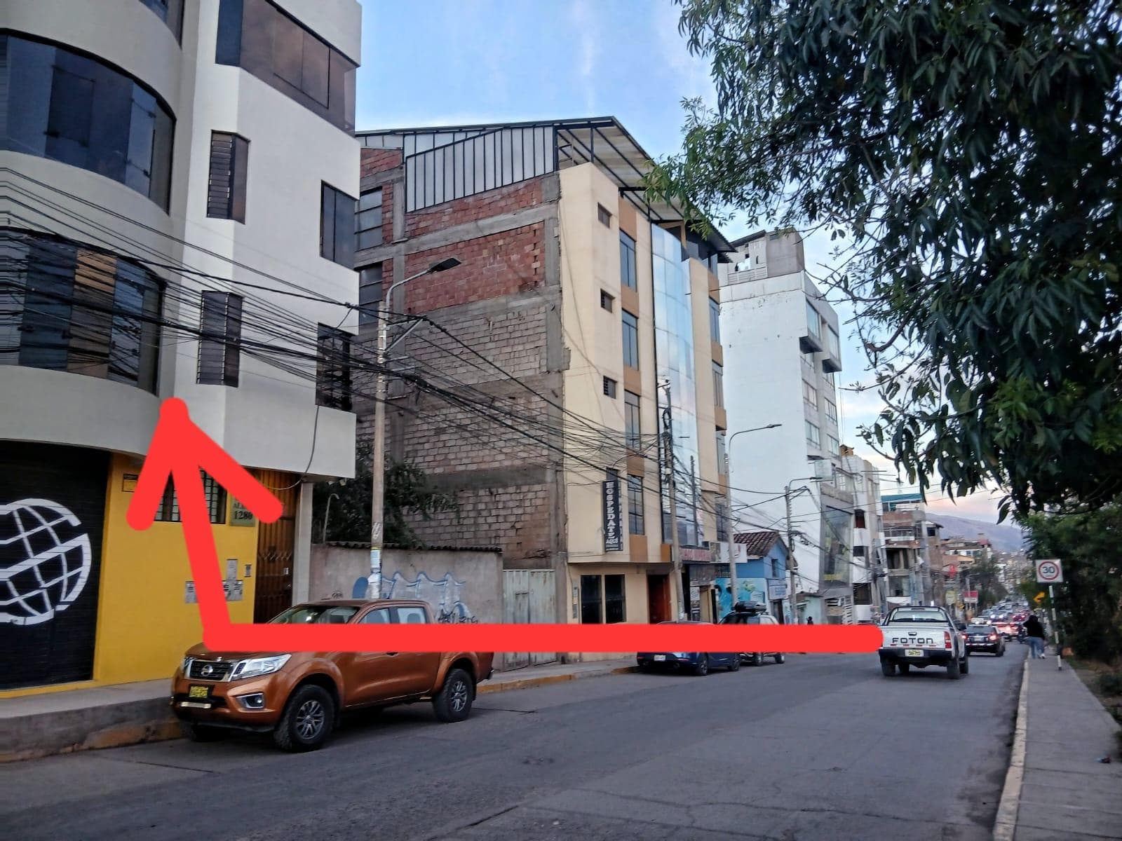 SE ALQUILA OFICINA COMERCIAL EN COLLASUYO A 2 PARADEROS DE REAL PLAZA - 2