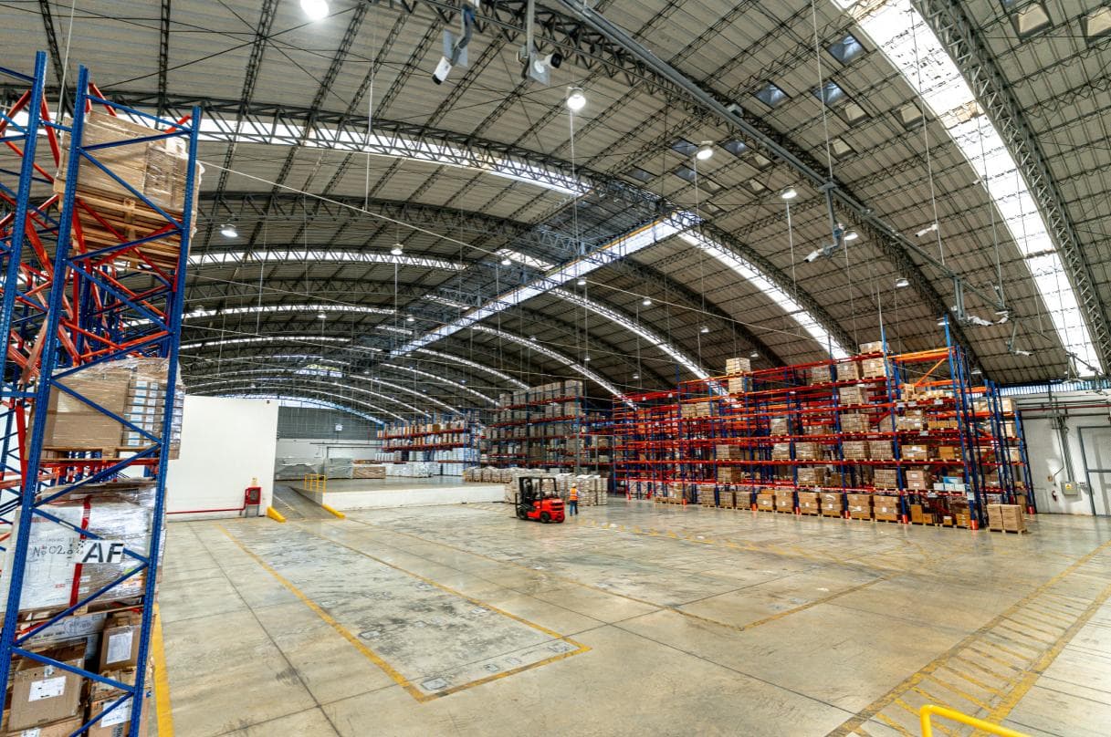 MAGNIFICO LOCAL COMECIAL - MAS DE 5000 M2 DE ALMACEN - OFICINAS - 2