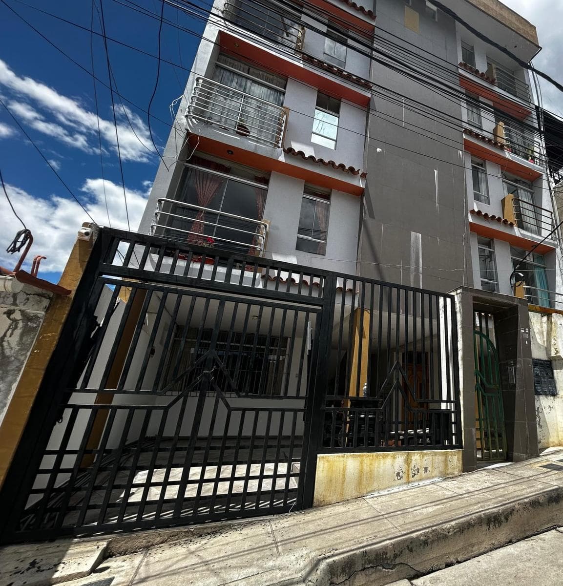 Amplio departamento en venta en Huaraz - 1