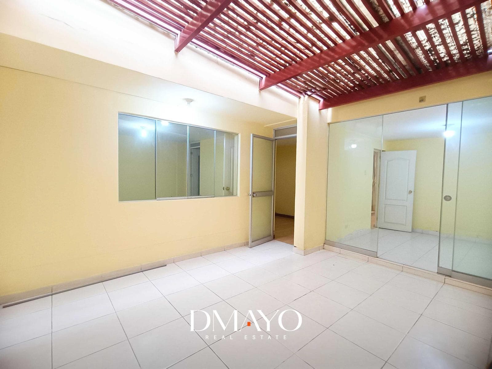 Venta de amplio departamento en Urb. Retablo en primer piso con terraza - 1