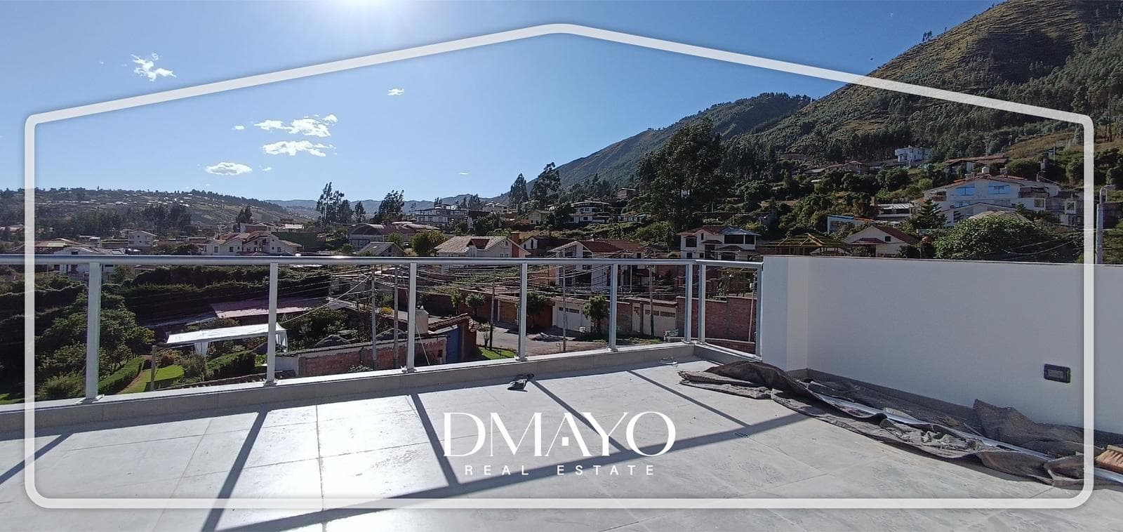 Casa en venta en Santa María con gran terraza y estacionamiento para cuatro autos - 1