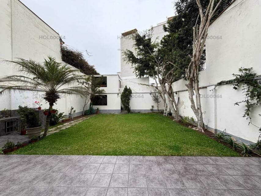 Vendo Bella Casa en Calle General Silva N 2, Urb. San Antonio, Miraflores - 1