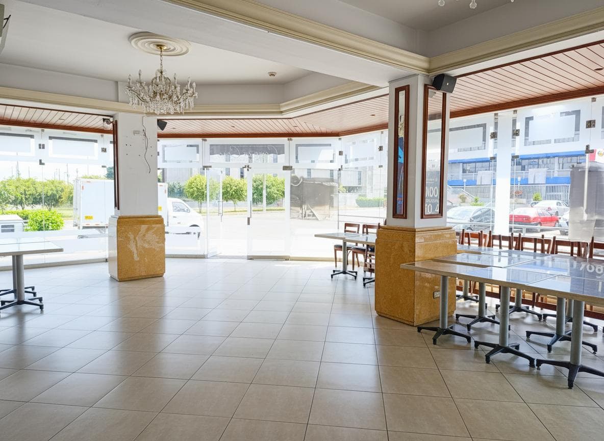 SE VENDE LOCAL COMERCIAL - 2