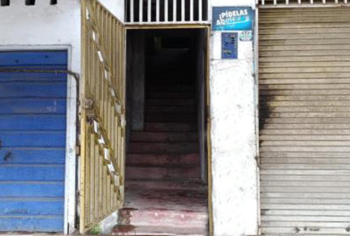 ENTIDAD FINANCIERA Vende Casa de Dos Pisos con doble frente - Maynas Loreto - 1290 - 2