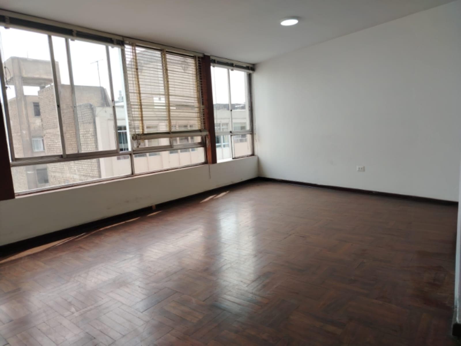 Oficina En Venta En Centro De Lima - 2