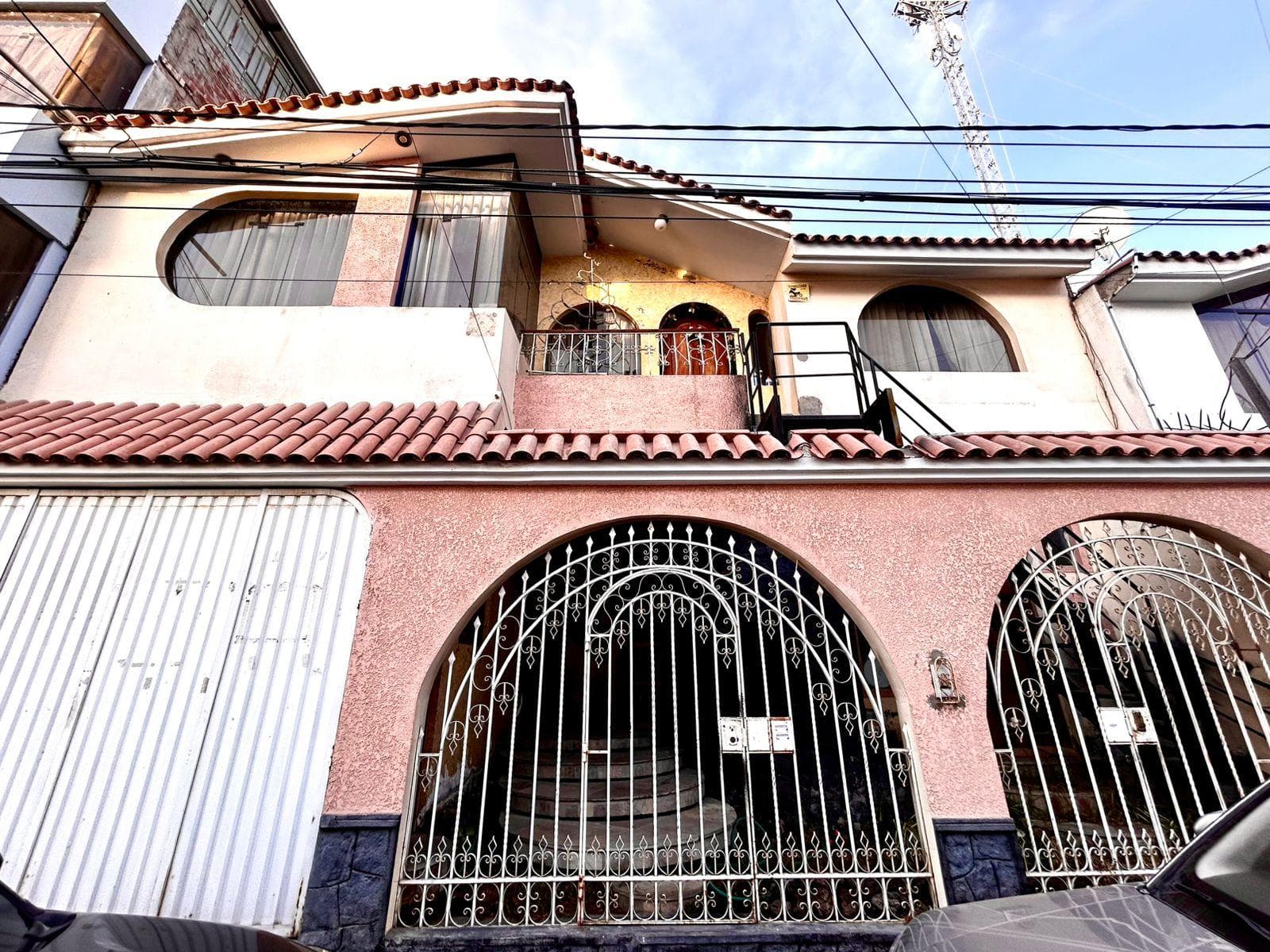VENTA DE CASA DE 3 PISOS EN ALTO SELVA ALEGRE, AREQUIPA - 1