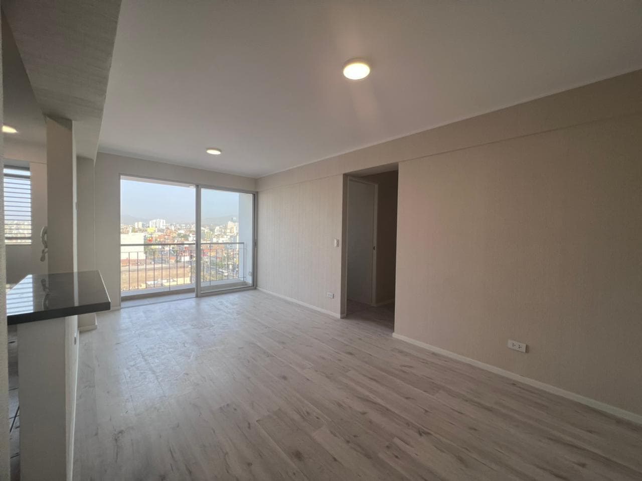 Venta de Departamento 3 dormitorios con balcón cerca de Av. Canadá y Vía Expresa - 2
