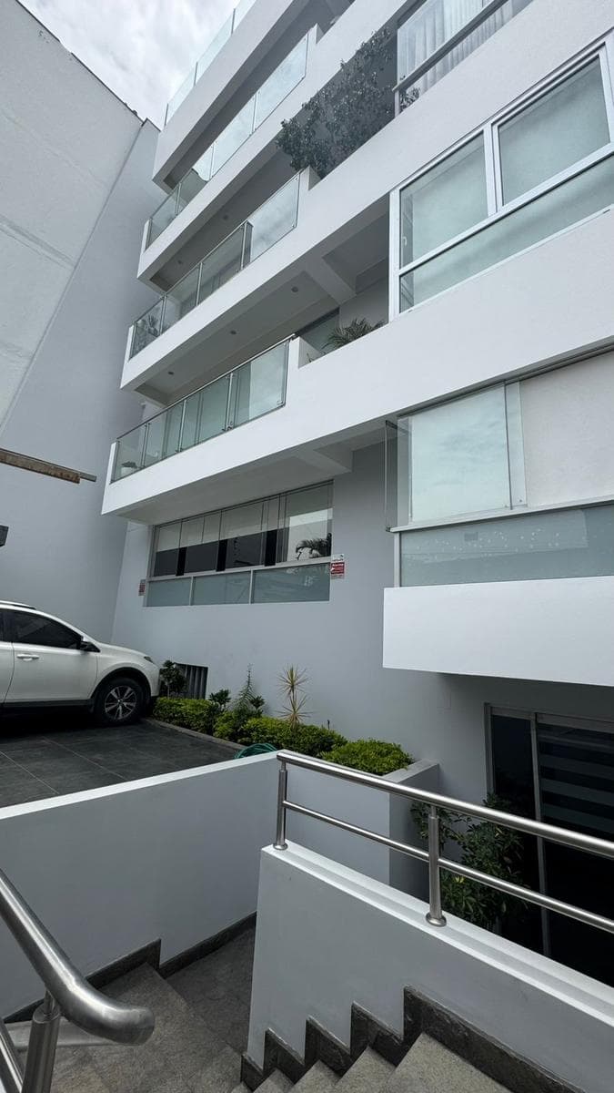 SE AQUILA DEPARTAMENTO AMOBLADO MODERNO Y AMPLIO EN SAN BORJA - 1