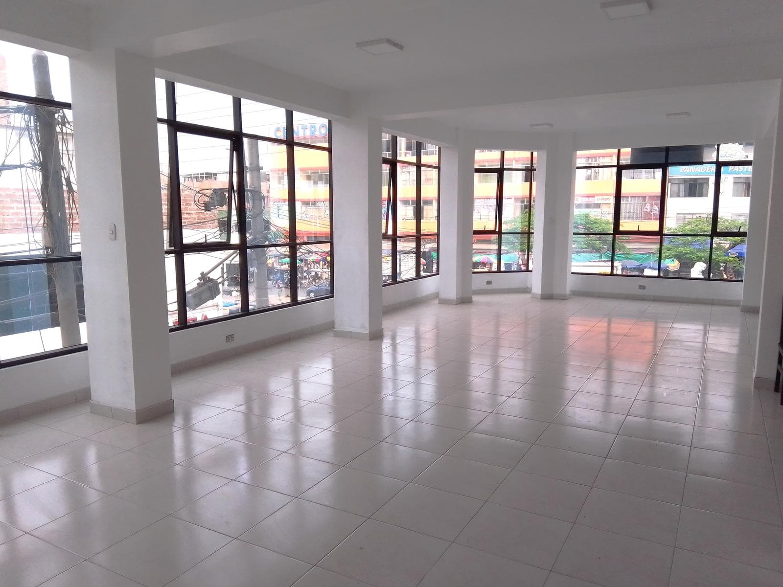 En alquiler: Local comercial en avenida Bocanegra – 2do piso - 1