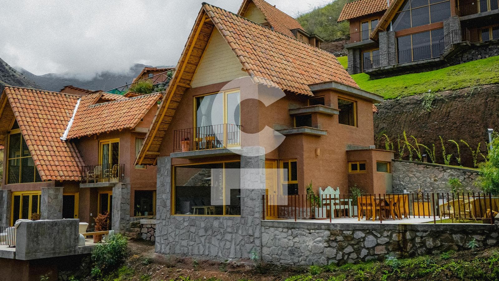 Exclusiva casa en Huayoccari 318 m², 4 dormitorios, ideal vivienda o inversión Airbnb - 1