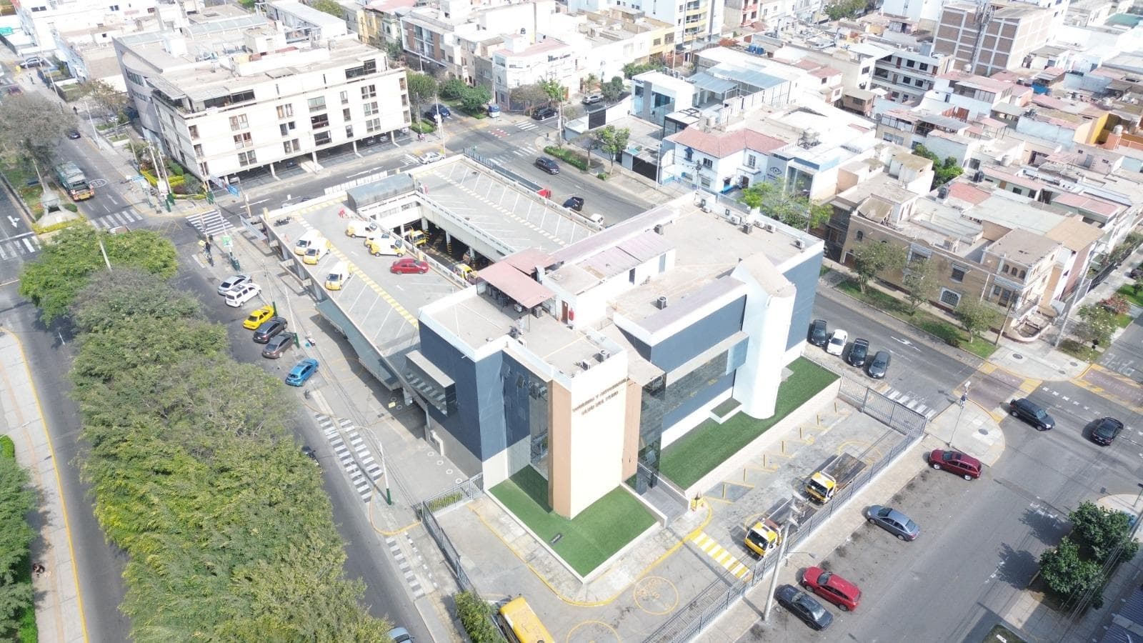 Oportunidad De Terreno Para Desarrollo Inmobiliario Av. César Vallejo (Cz –Parámetros 15 Pisos) - 1