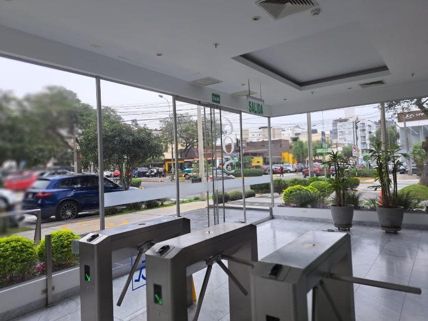 Vendo Oficina en Avenida Angamos Oeste N 6, Piso 2, Miraflores. - 2