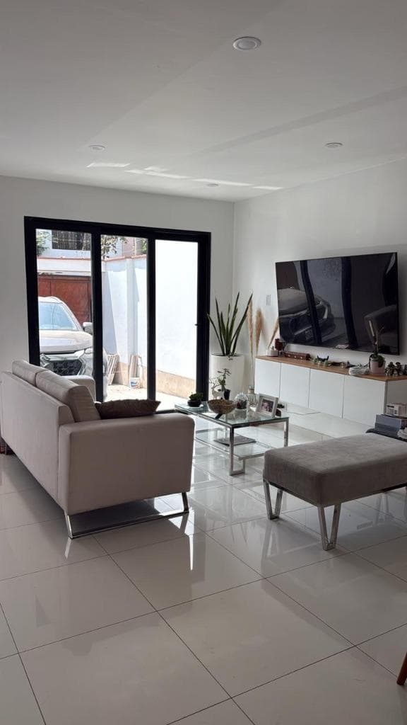 Vendo Casa en La Molina 2 Cocheras - 1