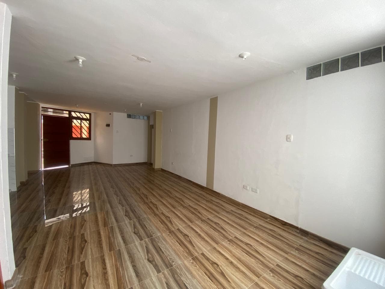 SE ALQUILAN OFICINAS DE ESTRENO EN LOS OLIVOS - 1