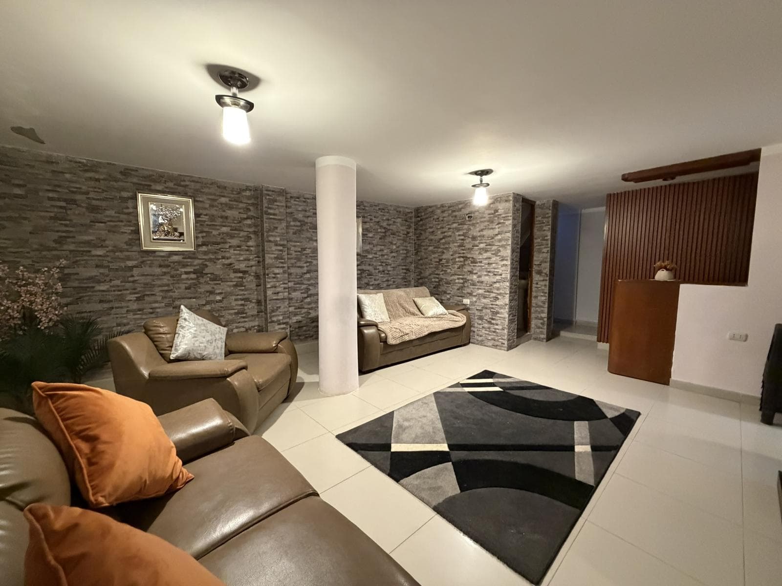 Casa en Alquiler a una cuadra del Puente Amarillo - 1