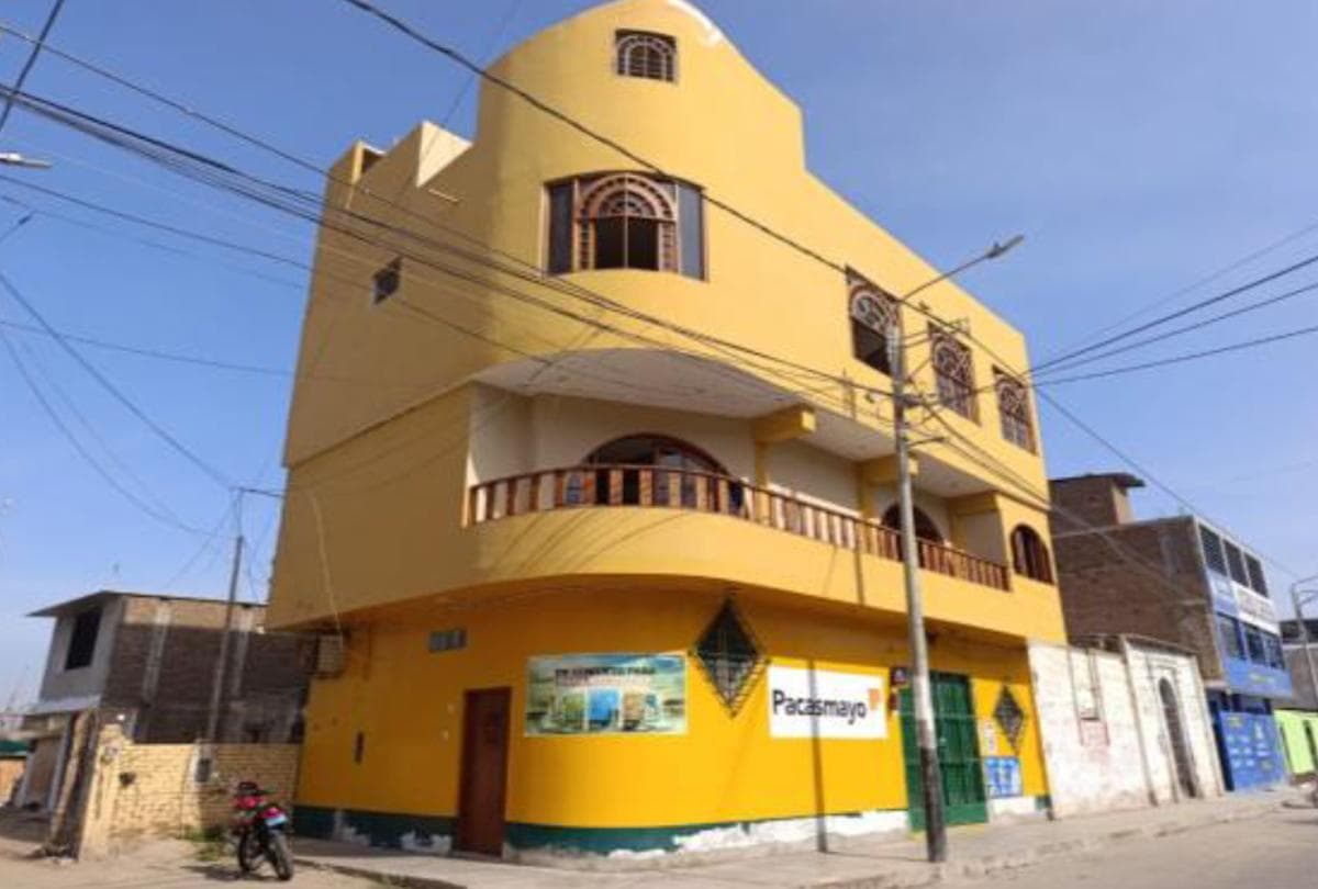 ENTIDAD FINANCIERA Vende Casa de Tres Pisos mas azotea - Chepen - 1288 - 2