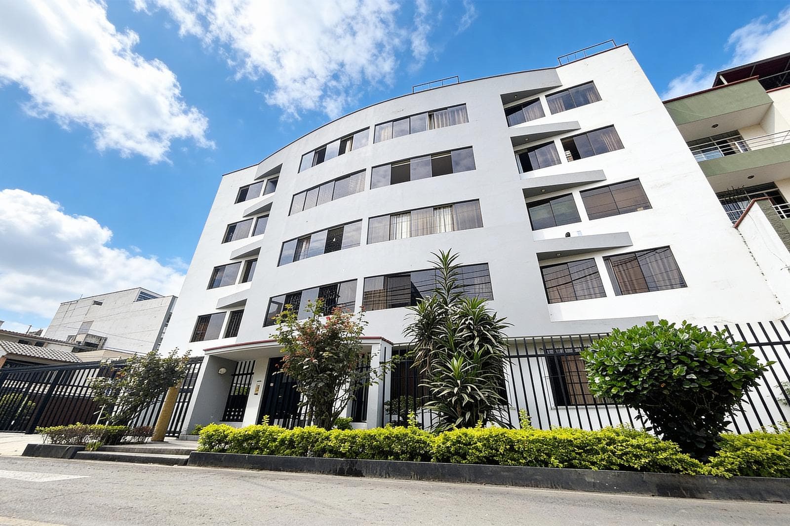 Departamento en venta en Mayorazgo – Ate – 3 dormitorios límite con La Molina - 1