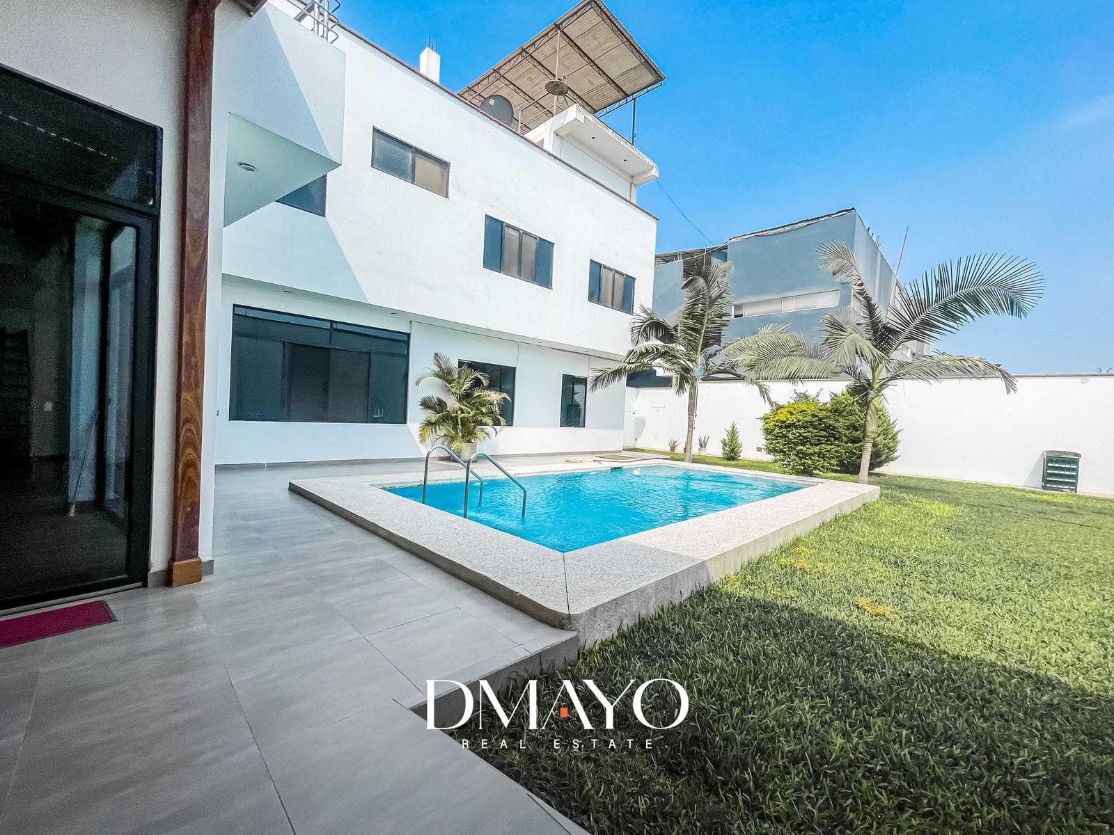 Casa con piscina 5 dormitorios almacén - 1