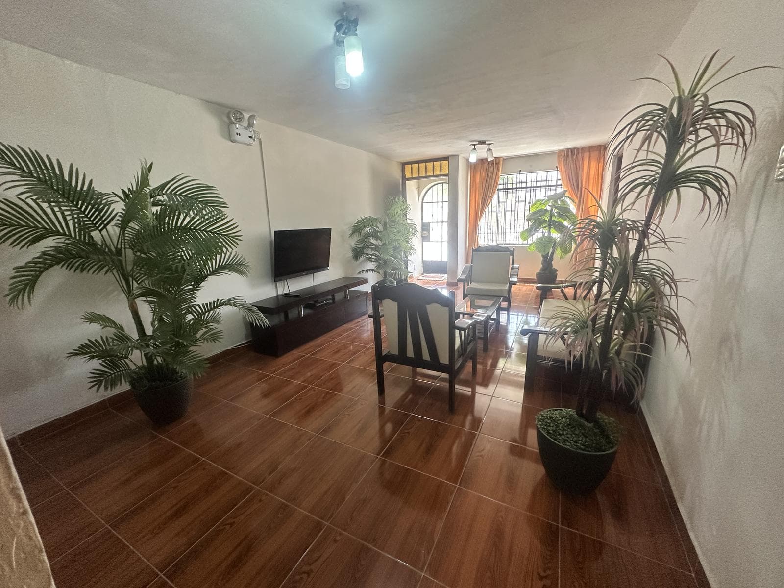 Casa Venta Cerca Plaza de Armas Pisco 3 pisos 9 dormitorios 8 baños amoblada A.C. 220 m2 - 1