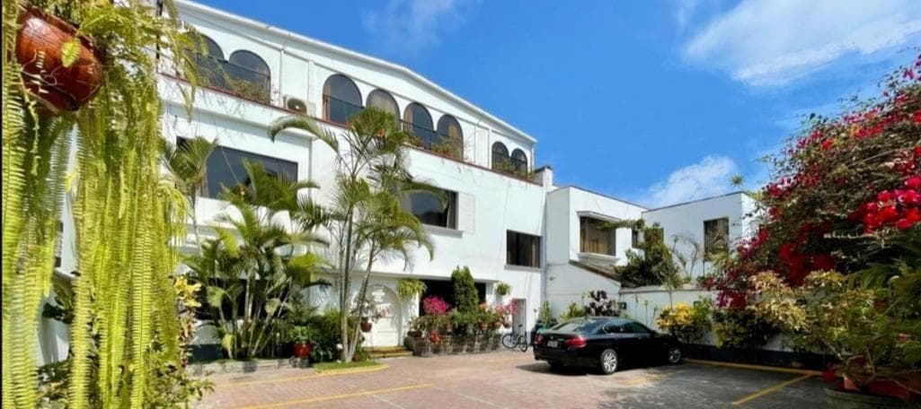 VENTA DE HOTEL EN SAN ISIDRO - 1