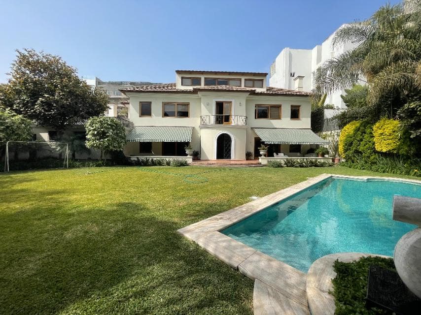 Casa en venta con muy buen terreno en San Isidro - 1