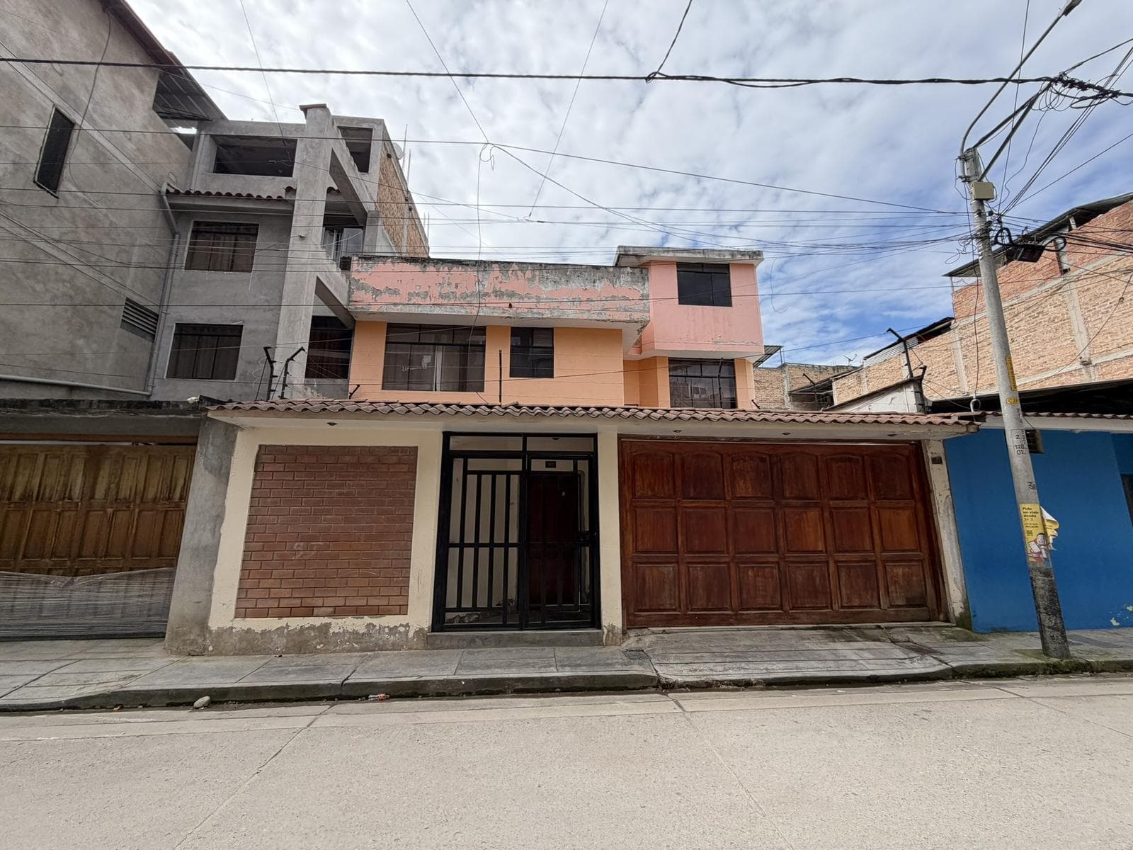 Casa en Venta a tres cuadras del Mega Plaza Cajamarca - 1
