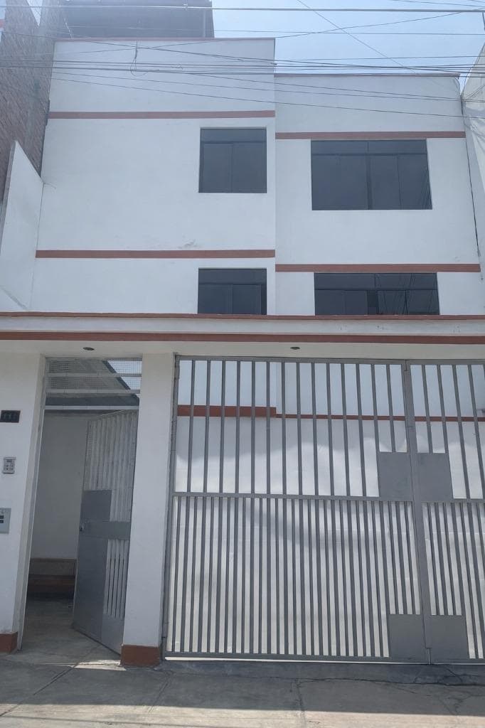 Vendo Departamento en 3er piso Ate - 1