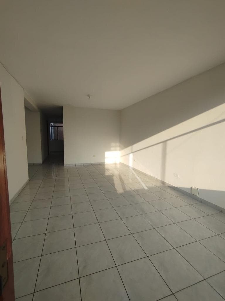 Vendo Departamento en 3er piso Ate - 1