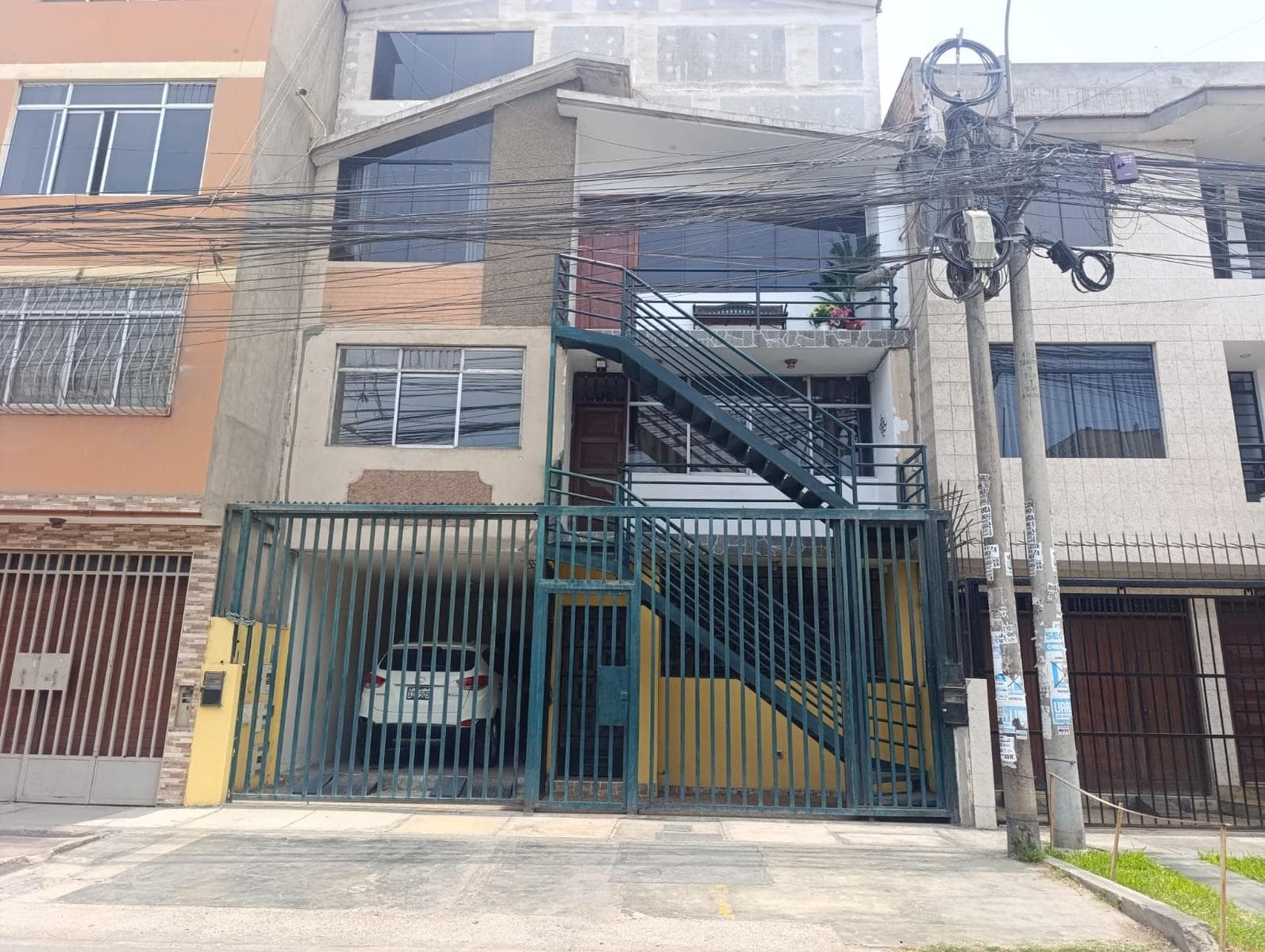 Amplio Departamento De 107 M² Frente A Parque – Los Olivos - 1