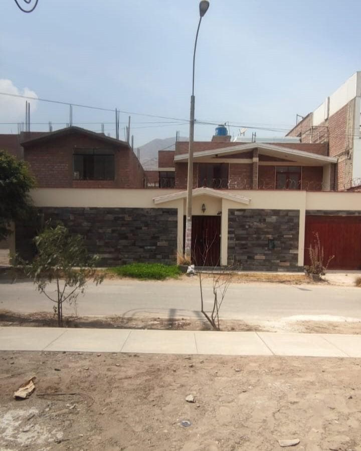 Amplia casa en venta en Huampaní – Ideal como vivienda o inversión - 1