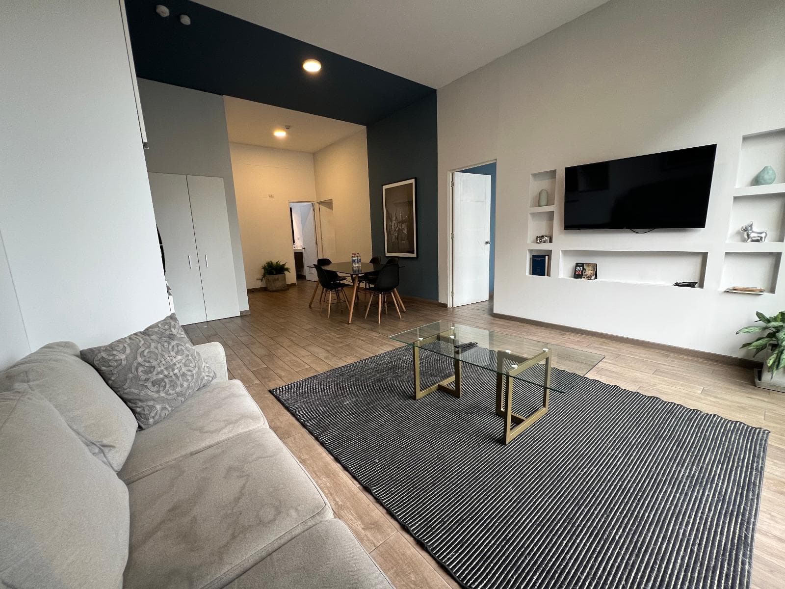 se alquila moderno departamento amoblado en Miraflores - 1