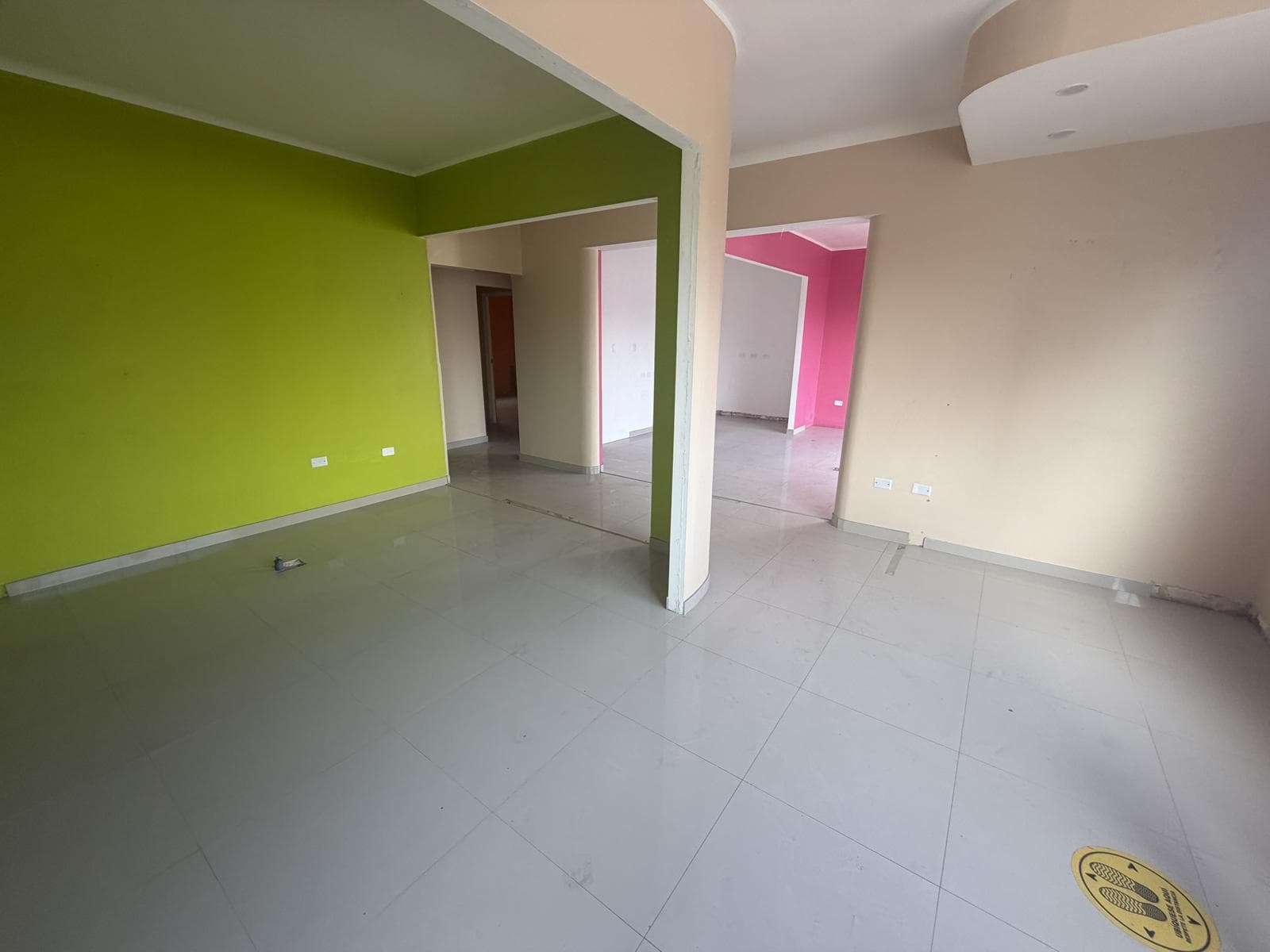 Venta de amplio dpto o Local en San Isidro para remodelar y dejarlo a tu gusto - 1