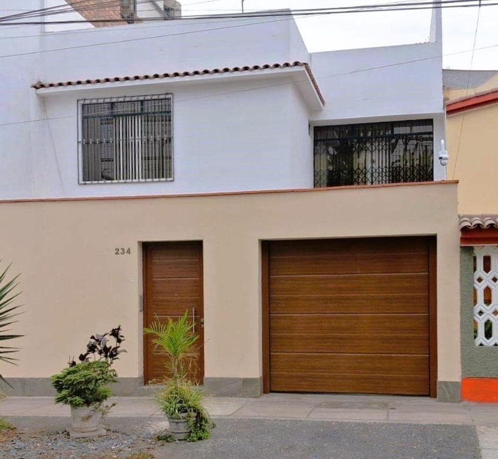 CASA EN ALQUILER PARA CONSULTORIOS, OFICINAS O VIVIENDA. - 1
