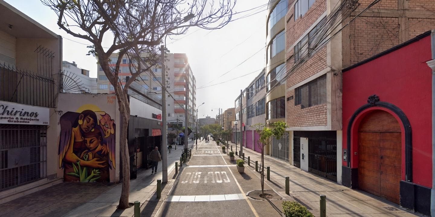 TERRENO COMERCIAL - 1