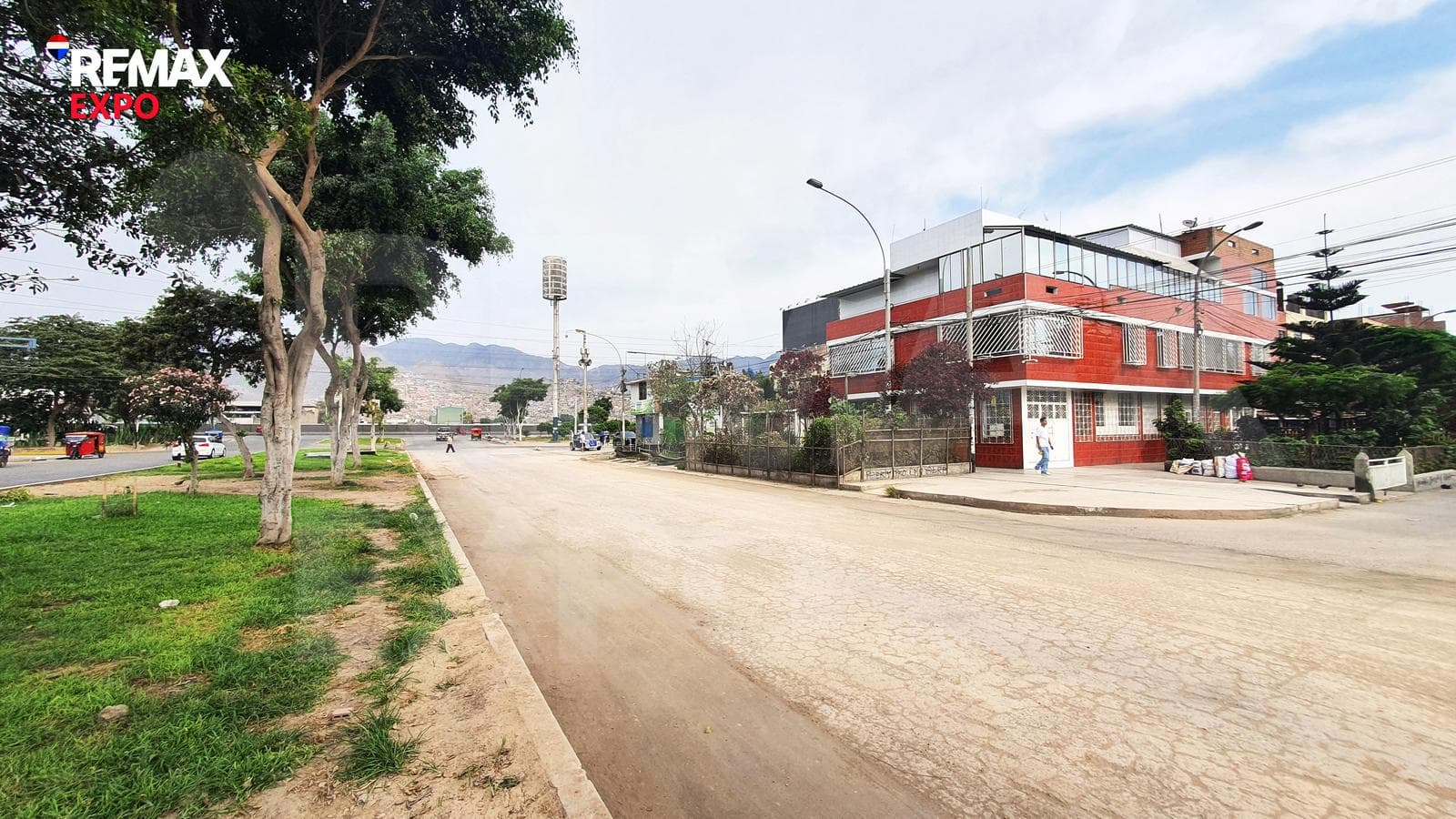 Alquiler de Local comercial en plena Av. Río Marañón, a media cdra Panamericana Norte, Los Olivos - 1
