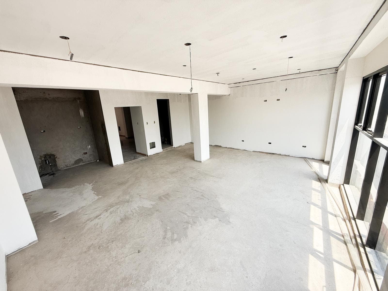 Oficinas Modernas con Rooftop y Sala de Reuniones en el Corazón de Lima desde 15m2 - 1