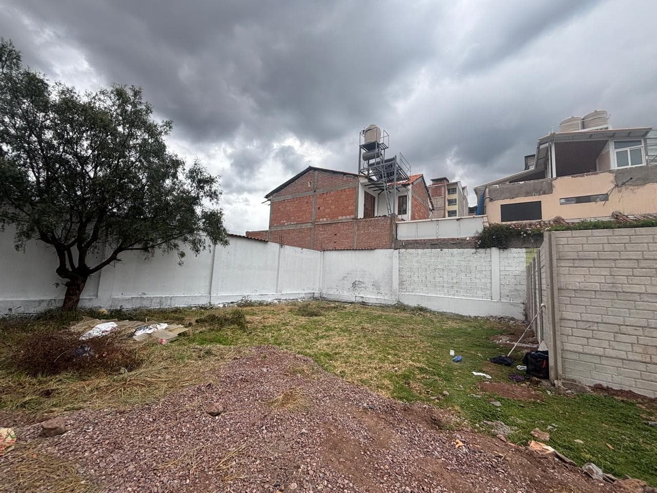 Terreno en Urb Larapa Grande ( A 1 cuadra del Hospital de la Solidaridad) - 1