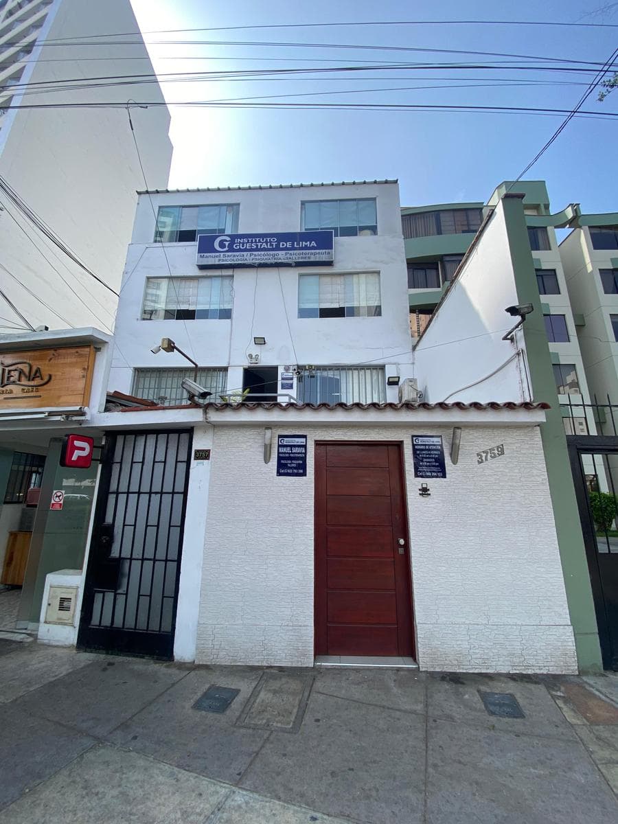Vendo casa de tres pisos Av. Brasil - 1