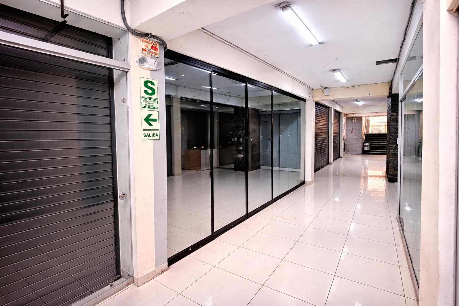Stand en venta en Gamarra – 10 m² en zona de alto tránsito comercial - 1