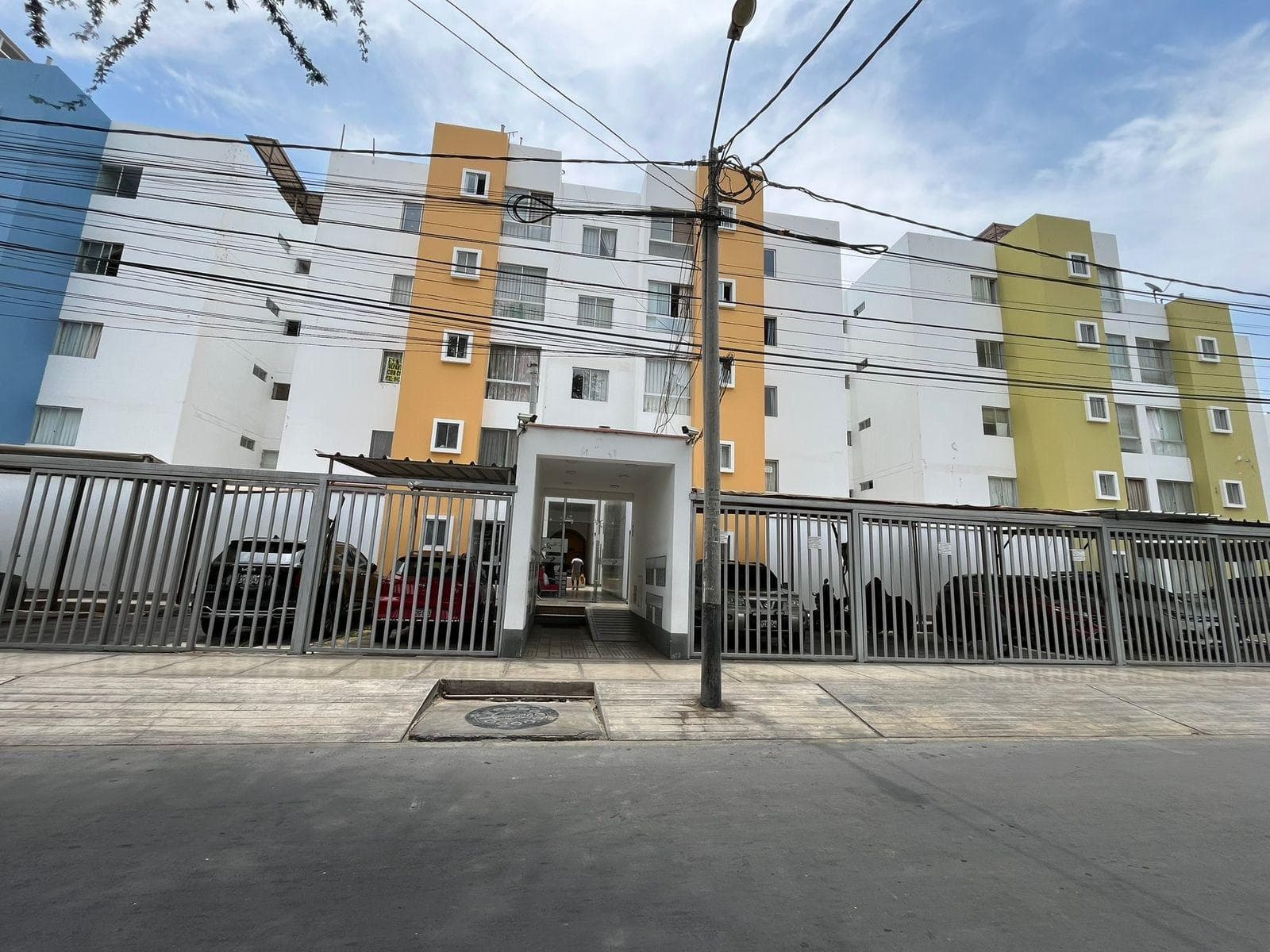VENTA DE DEPARTAMENTO EN 1ER PISO FRENTE A PARQUE ANDREA A. CÁCERES EN ICA - 1