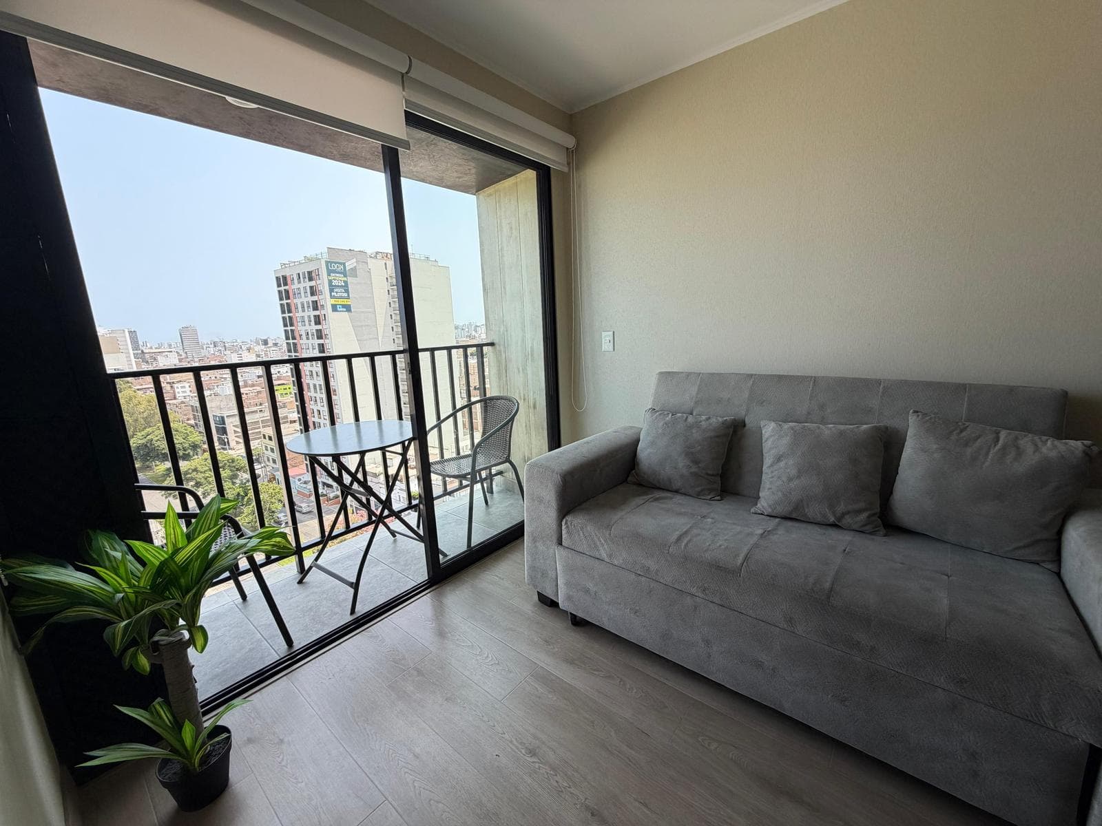 Espectacular Departamento Amoblado En Zona Y Vista Privilegiada De Miraflores - 1