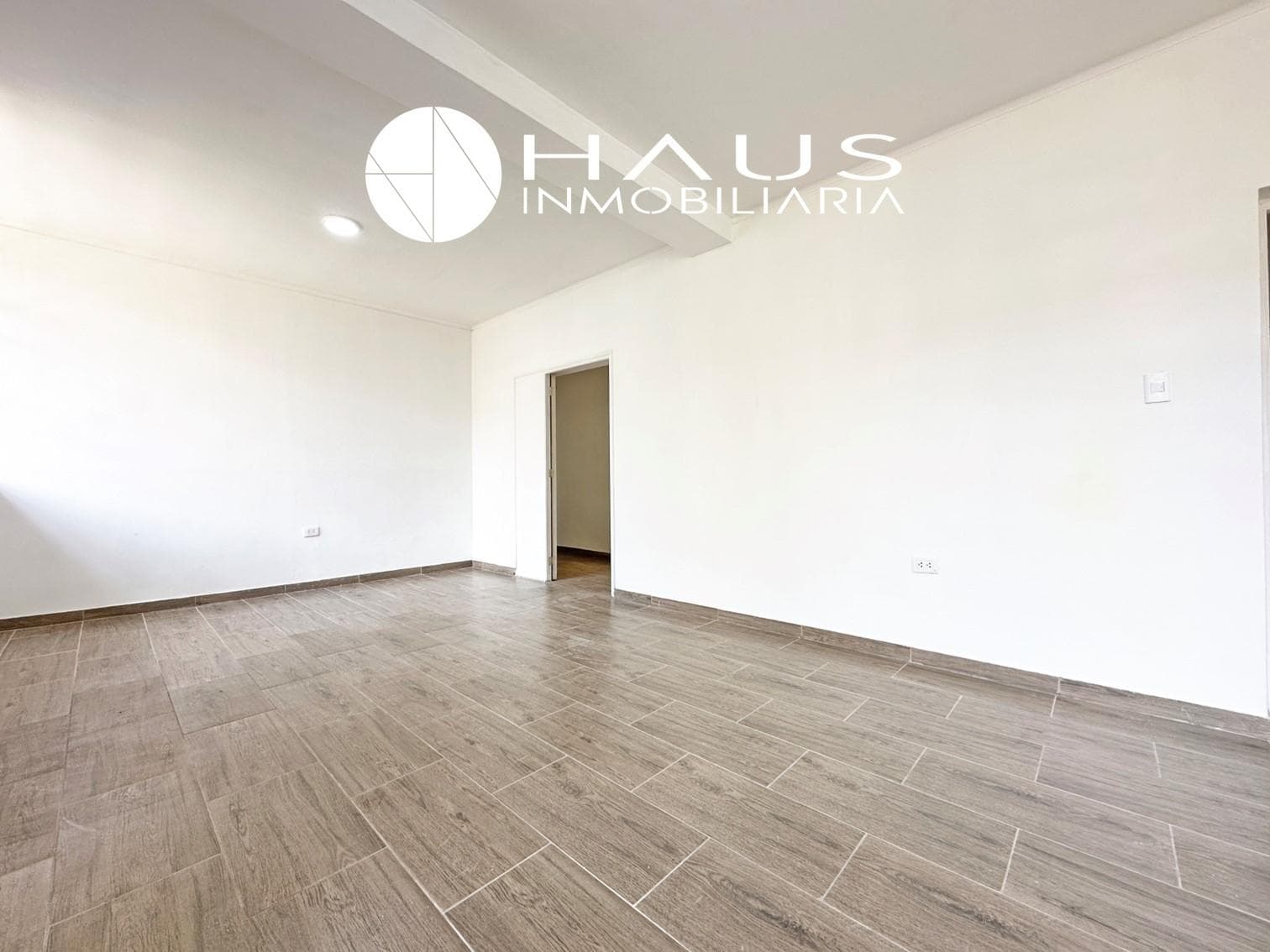 SE ALQUILA LOCAL COMERCIAL EN PRIMER PISO - 1