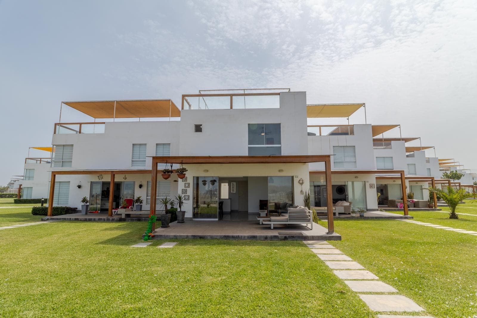 Casa de Playa en Venta Puerto Viejo Km 72 | Primera Fila | Vista al Mar | 3 Pisos - 1