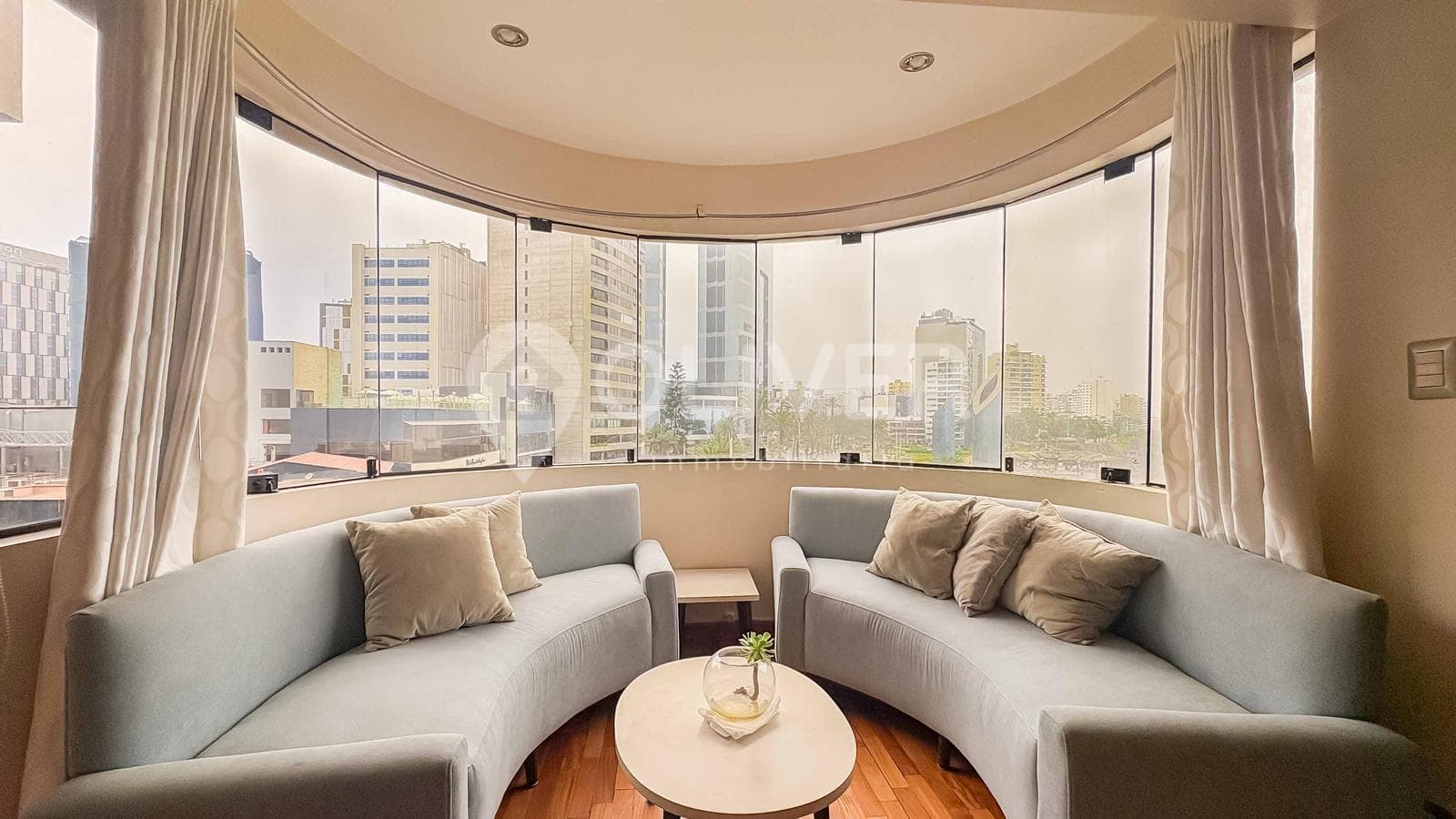 ALQUILER DE DEPARTAMENTO DE 3 DORMITORIOS AMOBLADO MIRAFLORES - 1