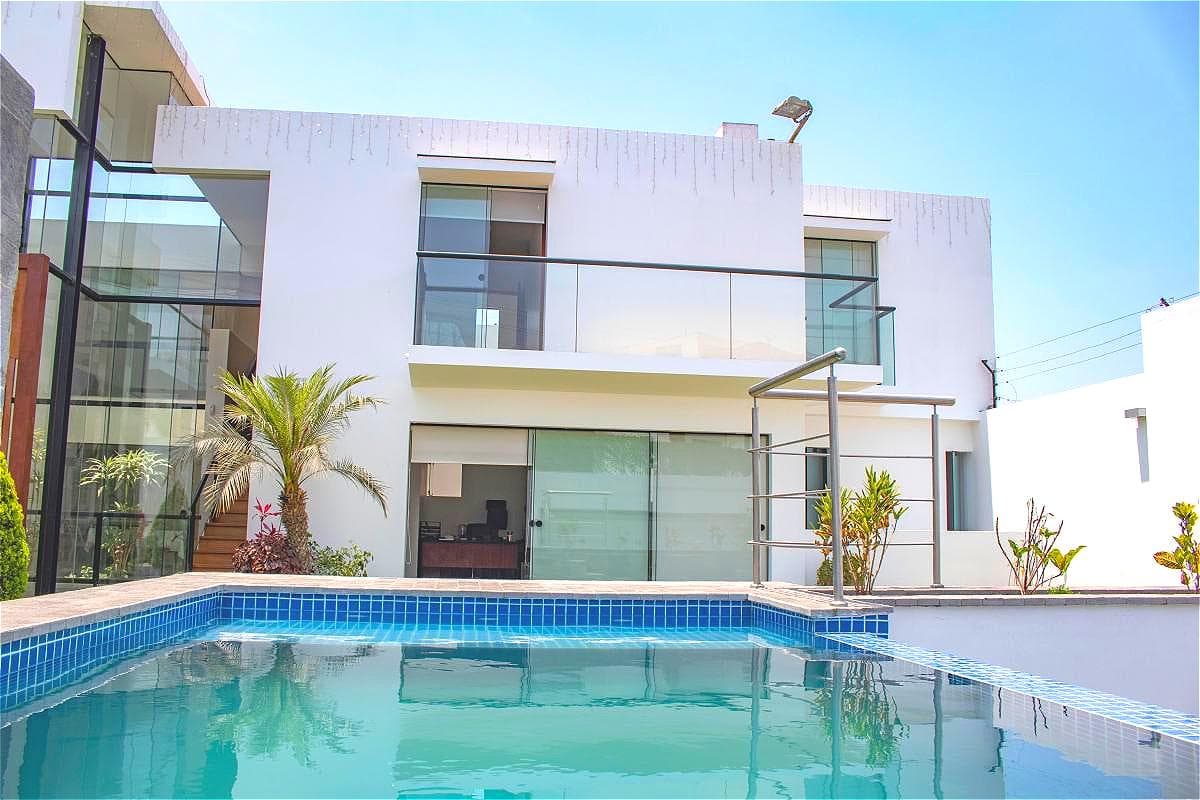 Venta de Casa La Molina Urb. Las Lagunas 4dorm_4Estac_Suit_Piscina_500m2 - 1