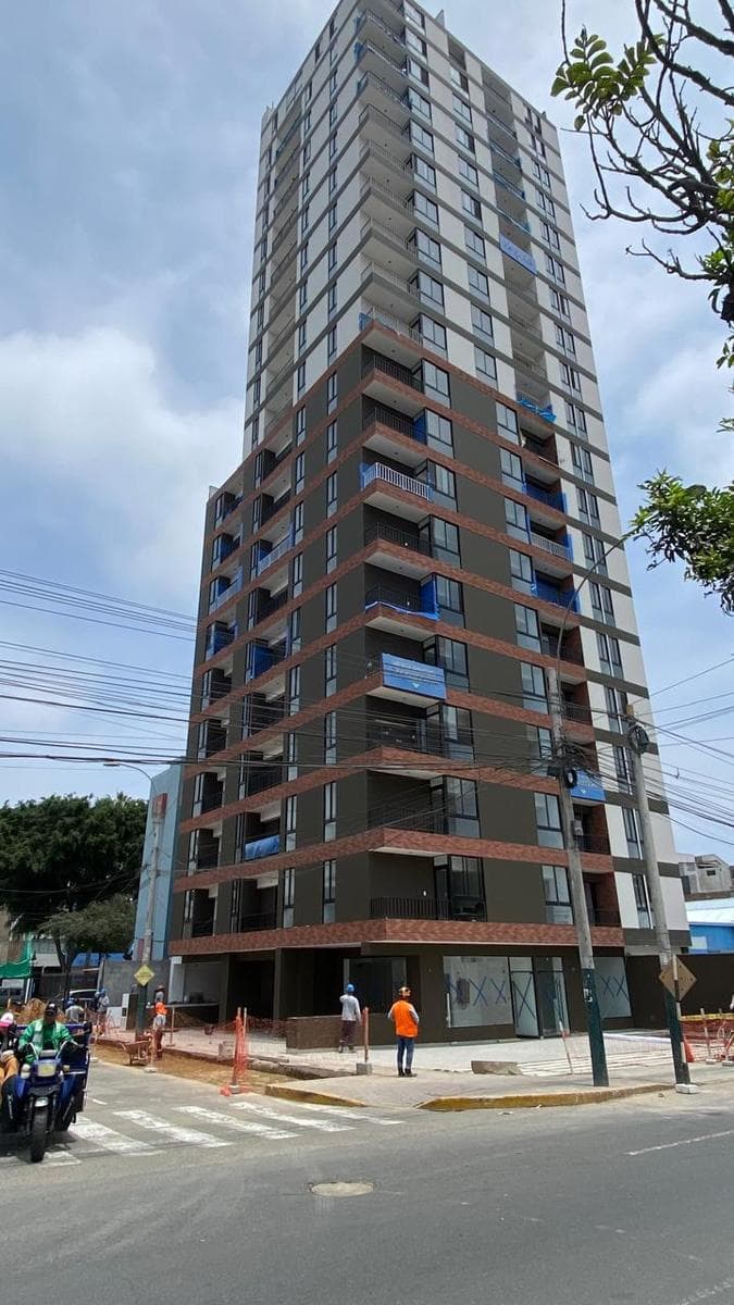 Local comercial en Av. Bolivar. Esquina - 1