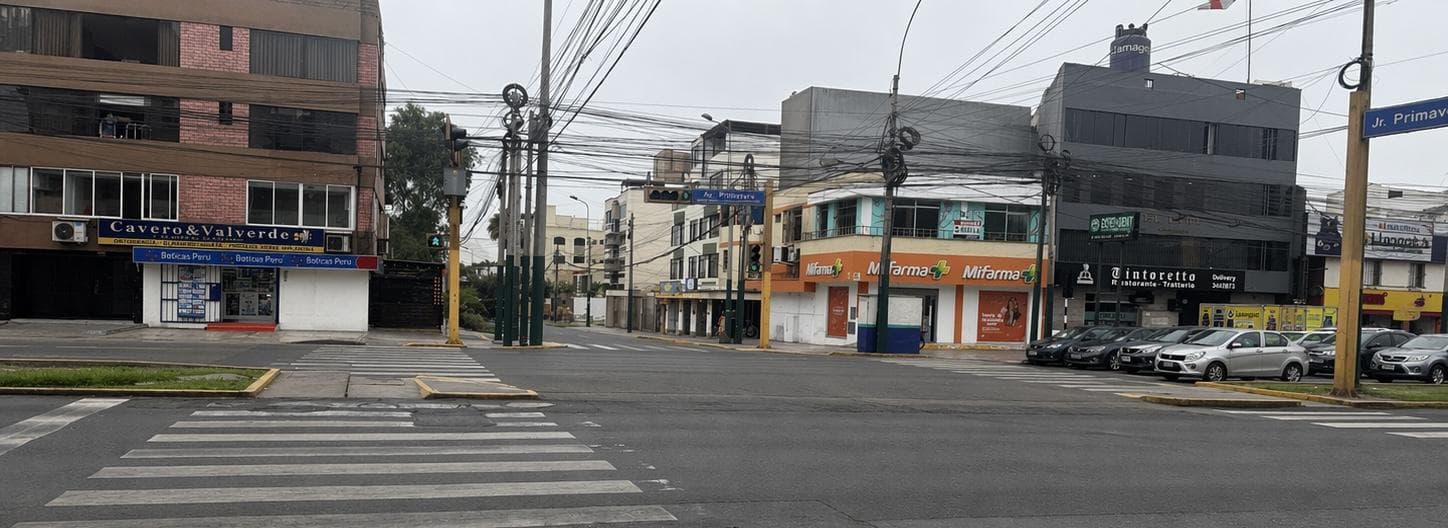 Local Comercial a pasos de Av Primavera en Surco - 1