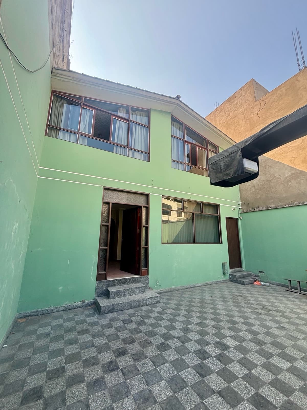 Local Comercial a pasos de Av Primavera en Surco - 1