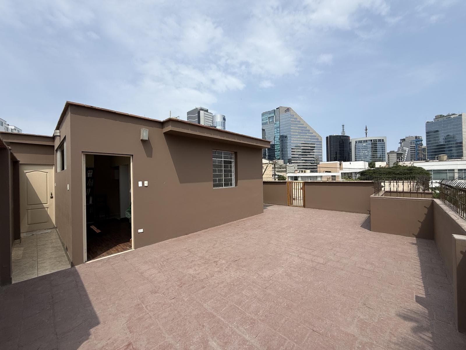 Se Alquila Mini Departamento en San Isidro amoblado zona financiera - 1